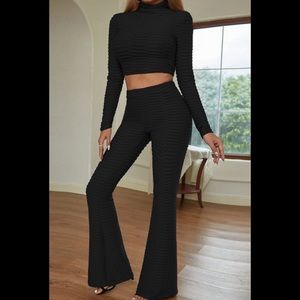 TEXTURED CROPPED TOP AND FLARED PANT SET
